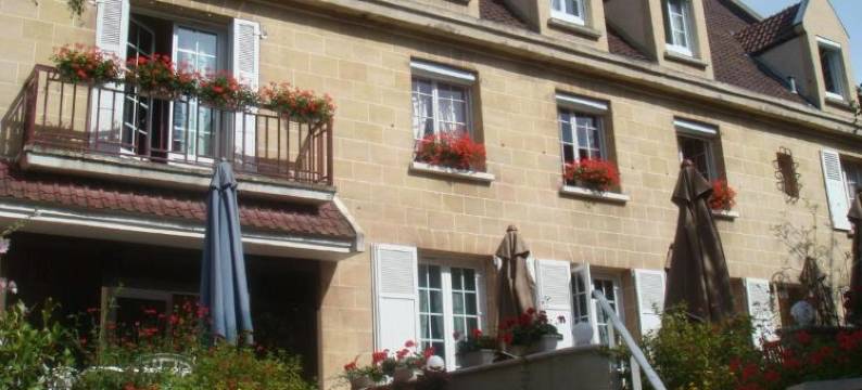 罗吉斯莱斯艾雷勒(Logis Hôtel les Airelles Neufchâtel En Bray)图片