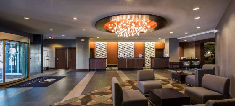 威奇托机场希尔顿逸林酒店(DoubleTree by Hilton Hotel Wichita Airport)图片