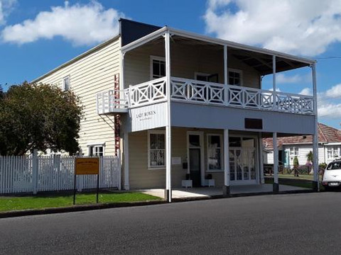 Lady Bowen Bed & Breakfast