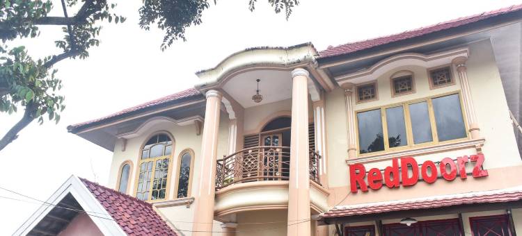 红多兹酒店-近苏丹哈桑丁机场2号(RedDoorz Near Sultan Hasanuddin Airport 2)图片