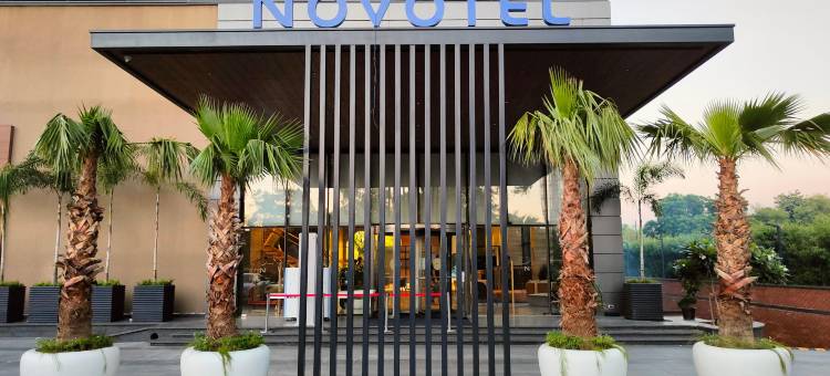 昌迪格特里布乔克诺富特酒店(Novotel Chandigarh Tribune Chowk)图片