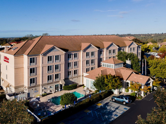 福尔瑟姆希尔顿花园酒店