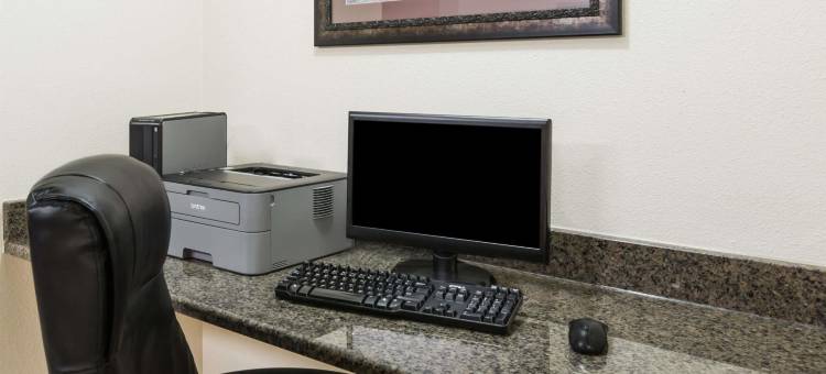 德梅因机场戴斯套房酒店(Days Inn & Suites by Wyndham des Moines Airport)图片