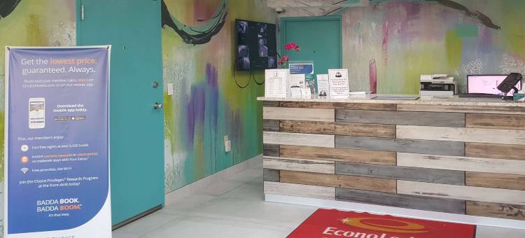 橡树林伊克诺山林小屋(Econo Lodge Oak Grove-Blue Springs)图片