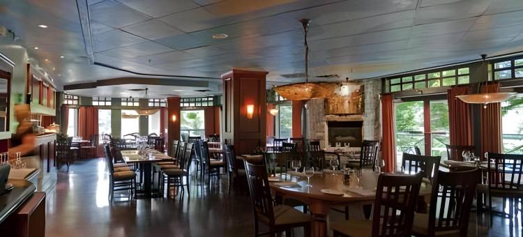 顶峰惠斯勒酒店(Pinnacle Hotel Whistler)图片