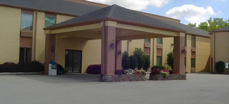 布卢明顿/诺玛温德姆戴斯套房酒店(Days Inn & Suites by Wyndham Bloomington/Normal IL)图片