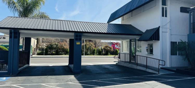 Travelodge by Wyndham Fresno Convention Center Area图片