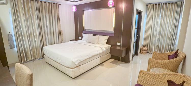 Front One Parama Su Hotel Palu图片