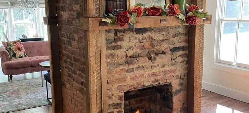 1878 Victorian Farmhouse Near Asheville on 80 Acres图片