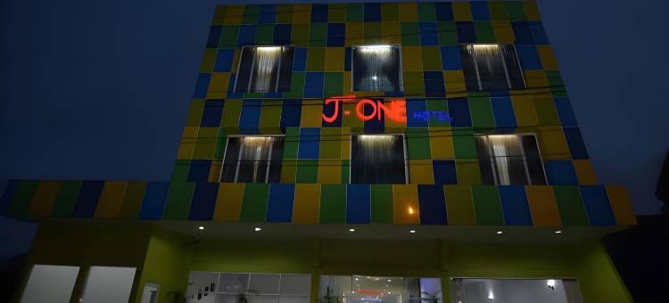 T-One酒店(RedDoorz Premium at Hotel T-One Jambi)图片