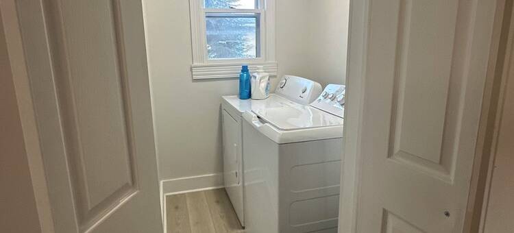 Newly renovated 1890’s home in downtown Milltown beside the Blue River!图片