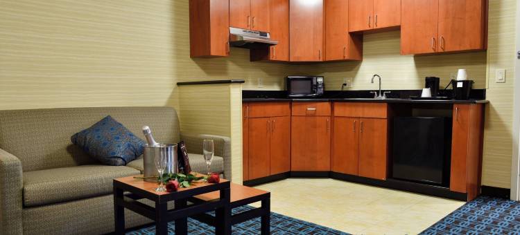 哈特福德机场万枫套房酒店(Fairfield Inn & Suites Hartford Airport)图片
