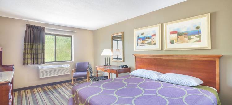 蒂尔顿-威尼皮索科湖速8酒店(Super 8 by Wyndham Tilton/Lake Winnipesaukee)图片