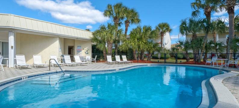 Tranquil Oasis with Lagoon Pool and Gorgeous Interiors - Serene Escape图片