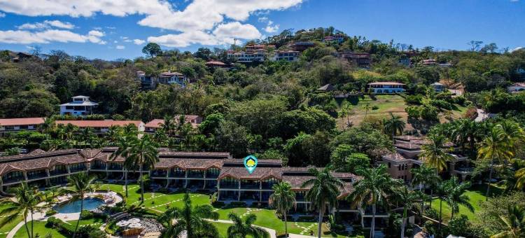 豪华海滨公寓，高端木质家具和海景，位于专属社区(Upscale Two-Bedroom Condo in Playa Flamingo with Beautiful Oceanfront Views)图片