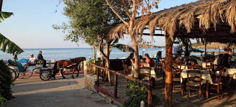 尼瑞埃蒂斯海滩酒店(Niriides Beach Hotel)图片