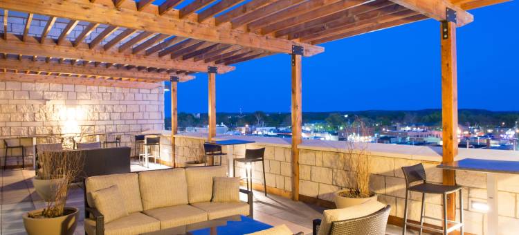 布鲁蒙特酒店(Bluemont Hotel)图片