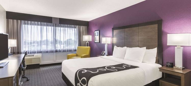 默特尔比奇北国王公路拉昆塔温德姆套房酒店(La Quinta Inn & Suites by Wyndham Myrtle Beach - N Kings Hwy)图片