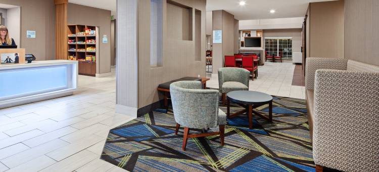 图莱里智选假日套房酒店(Holiday Inn Express & Suites Tulare)图片
