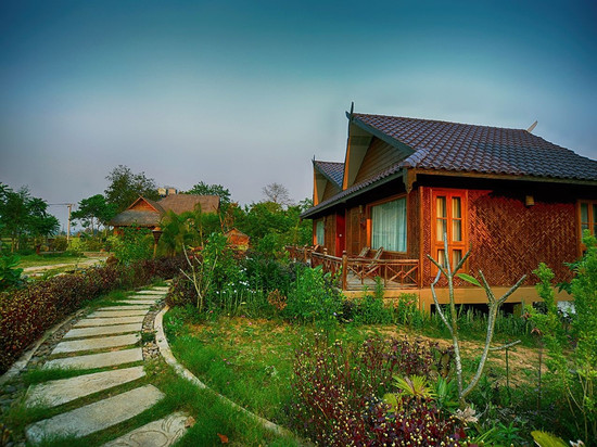 查尔斯先生河景小屋