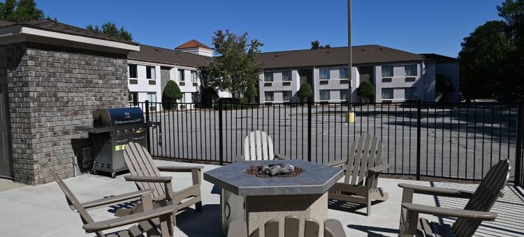 春之湖 - 费耶特维尔自由堡附近舒眠套房酒店(Sleep Inn & Suites Spring Lake - Fayetteville Near Fort Bragg)图片