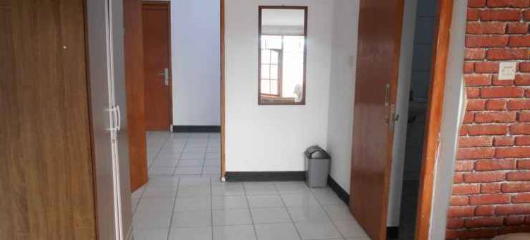 鲁玛伊斯兰及科兰雷南布根维尔旅馆(Rumah Syariah & Kolam Renang Bugenville Guesthouse)图片