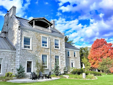 惠特尼庄园全套房酒店