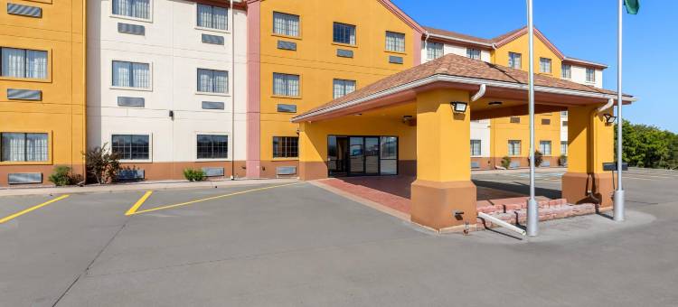 麦卡莱斯特品质酒店及套房(69号和270号公路)(Quality Inn & Suites McAlester on Hwy 69 & 270)图片