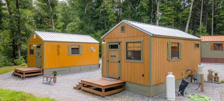 北卡罗莱纳州塔卡西吉河和西尔瓦温馨度假小木屋(Charming Cabin Retreat On Tuckasegee River Near Sylva North Carolina)图片