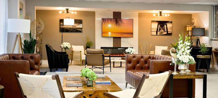 萨拉索塔海滨温德姆华美达酒店(Ramada by Wyndham Sarasota Waterfront)图片