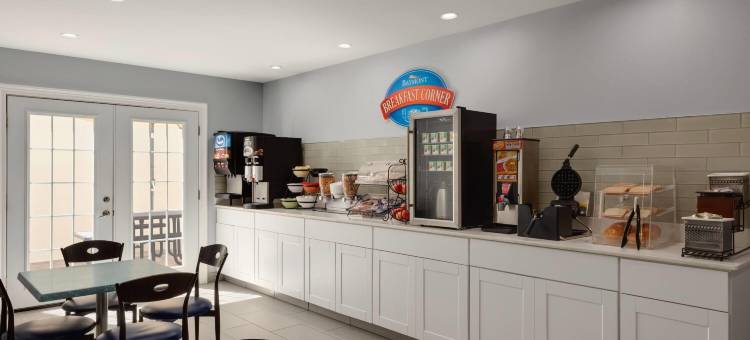 布兰德福德-纽黑文呗盟套房酒店(Baymont by Wyndham Branford/New Haven)图片