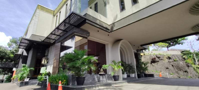 卡朗纱丽酒店(Karang Sari Hotel)图片