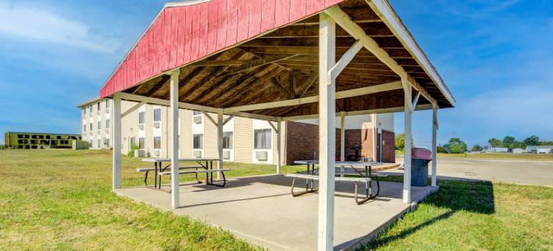 密苏里金德姆城54号公路 Capital O 阿美瑞霍斯特酒店及套房(Capital O Amerihost Inn and Suites Kingdom City Hwy 54 MO)图片