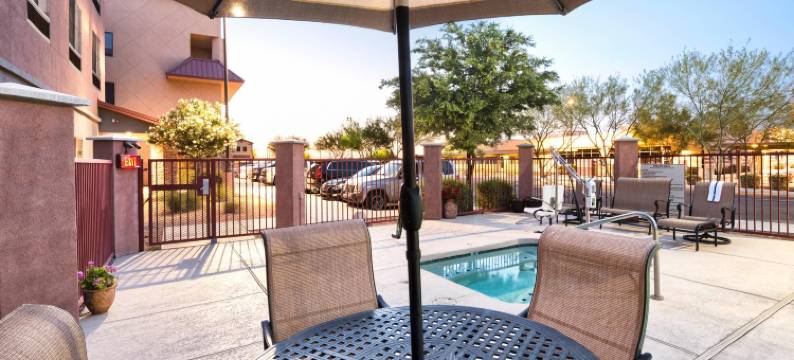 西凤凰城古德伊尔舒适套房酒店(Comfort Suites Goodyear-West Phoenix)图片