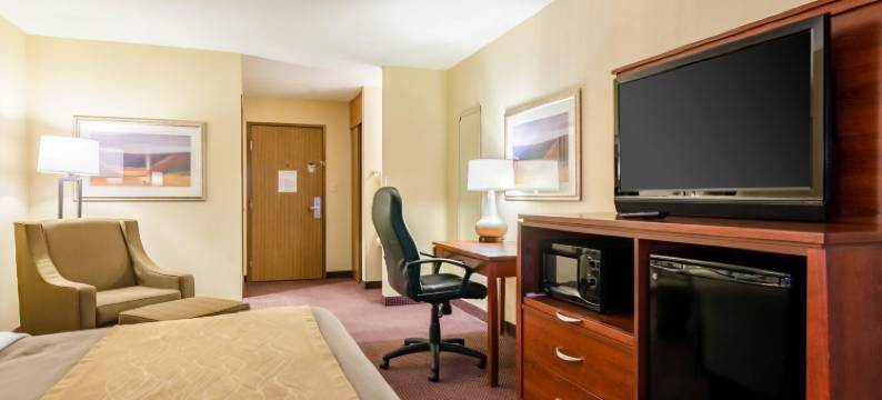 科尔比品质酒店及套房(Quality Inn & Suites Colby)图片