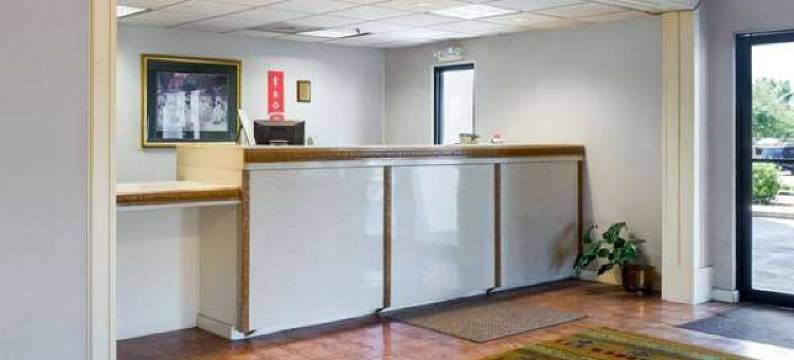 坎顿I-55伊克诺旅馆(Econo Lodge Canton I-55)图片