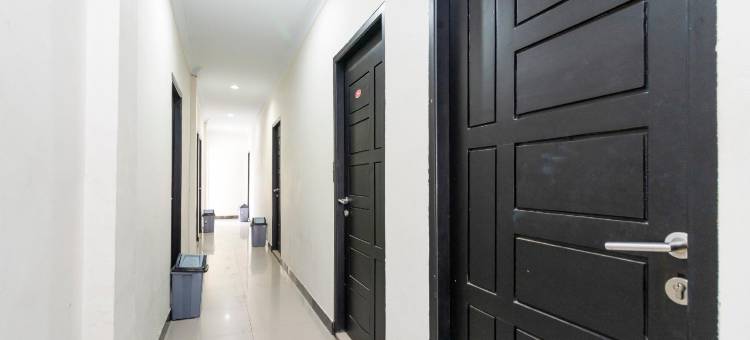 红多兹酒店-近北干巴鲁安迪尼RSIA(RedDoorz Near Rsia Andini Pekanbaru)图片