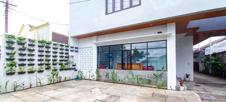 RedDoorz Plus Syariah at Umyas Hotel Near Terminal Anjuk Ladang Nganjuk图片