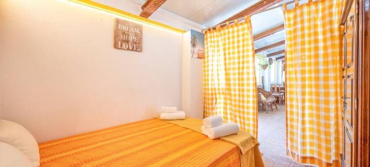 Arranho多元风格绿洲池畔魅力度假屋(Eclectic oasis with poolside charm in Arranho)图片