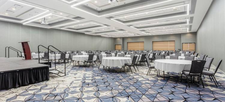 洲际酒店集团锡达福尔斯假日酒店及套房 - 滑铁卢活动中心(Holiday Inn & Suites CEDAR FALLS-WATERLOO EVENT CTR by IHG)图片
