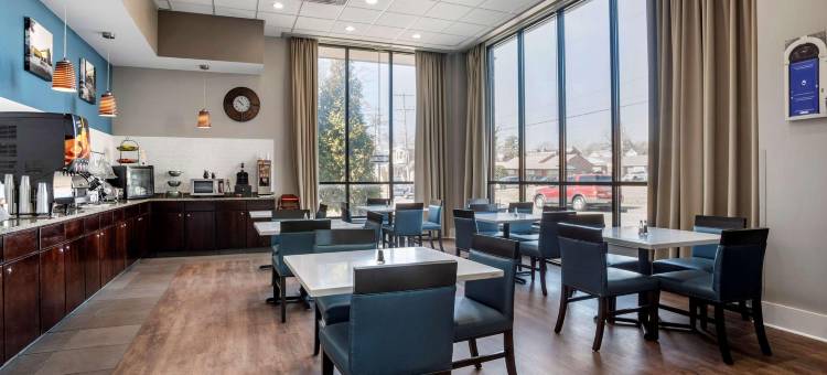费城机场南-威得恩大学贝斯特韦斯特优质酒店(Best Western Plus Philadelphia Airport South at Widener University)图片