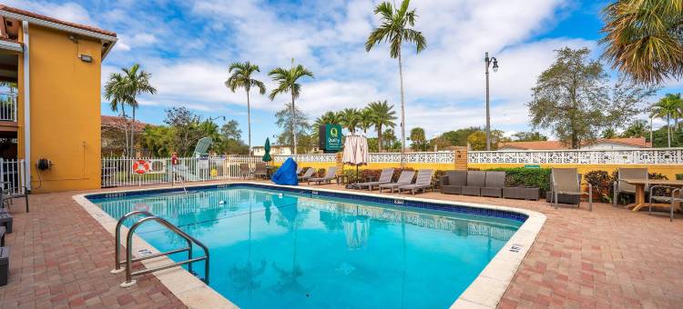 好莱坞大道凯艺套房酒店(Quality Inn & Suites Airport - Cruise Port Hollywood)图片