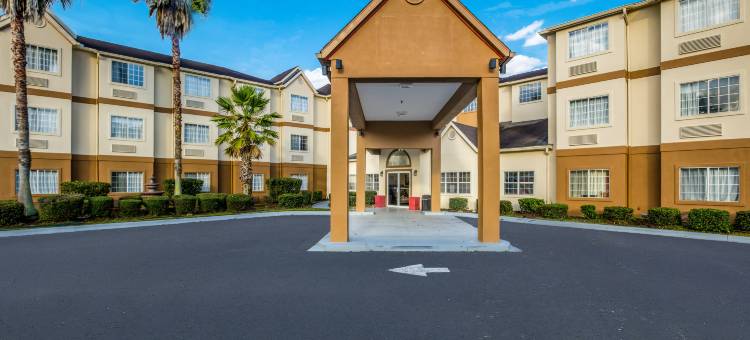 萨凡纳-I-95红顶PLUS+套房酒店(Red Roof PLUS+ & Suites Savannah - I-95)图片