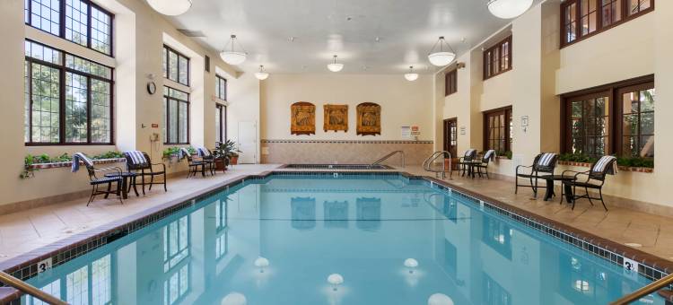 纳帕谷安泊套房酒店(Embassy Suites by Hilton Napa Valley)图片
