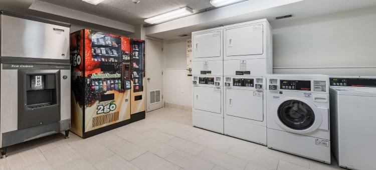 哥伦布沃辛顿红屋顶Plus酒店(Red Roof Plus+ Columbus - Worthington)图片