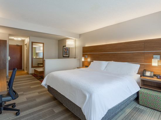 洲际酒店集团伯灵顿智选假日酒店及套房