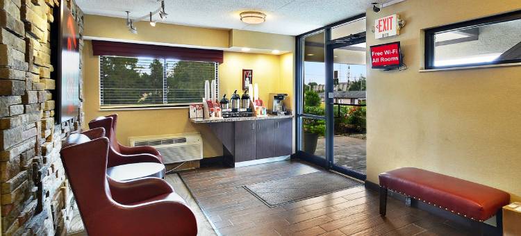 红顶酒店-路易斯维尔展览博览会(Red Roof Inn Louisville Fair and Expo)图片