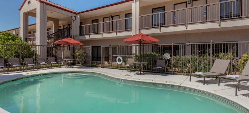 林代尔贝斯特韦斯特酒店(Best Western Lindale Inn)图片