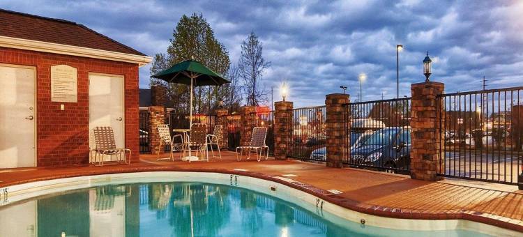 亨茨维尔研究园区凯艺套房酒店(Quality Inn & Suites Huntsville Research Park Area)图片