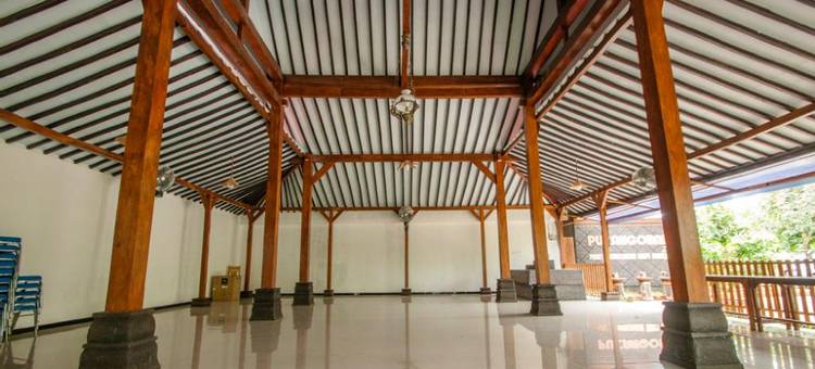 ZIRI的奥辛别墅度假村(Hotel Butik Cafe & Resto Pesona Osing)图片